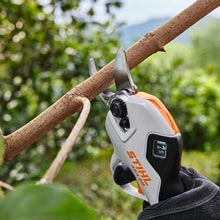 Carica l'immagine nel visualizzatore di Gallery, forbice portatile stihl a batteria asa 20 in set