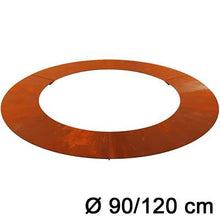 Carica l'immagine nel visualizzatore di Gallery, anello di bordura per ridurre la necessità di rifilare i bordi attorno agli alberi o ad altri oggetti Specifiche: int Ø 90 cm est Ø 120 cm nota bene il colore ruggine appare col tempo grazie agli agenti atmosferici
