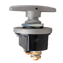 Carica l'immagine nel visualizzatore di Gallery, Interruttore staccabatteria ad azionamento manuale con maniglia fissa, tensione nominale Mx 24V, corrente max continua 250 A, corrente max di breve durata 2500 A x 5 sec., IP 65, Temperatura d'impiego -40°C / +80°C, dadi per contatti M10 in ottone, Intercambiabile con IVECO 4822229.

